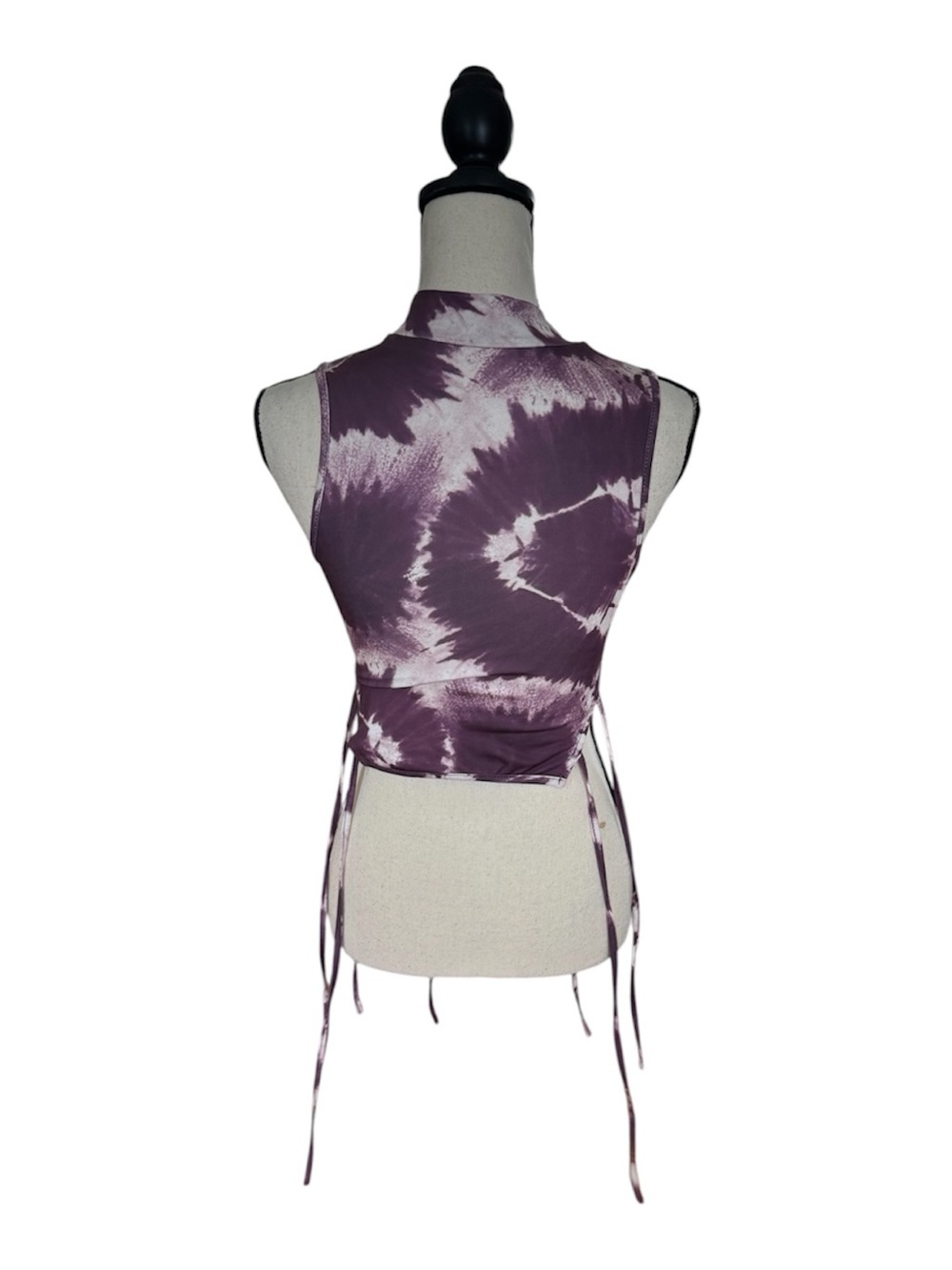 Sleeveless Purple Tie-Dye Cropped Top with Drawstring Details - Picture 2 of 3